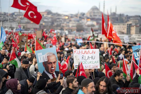 Galata'dan şehitlerimiz ve Filistin için dünyaya haykırış... İsimleri tek tek okundu | Tarihi günden tarihi kareler! - 50