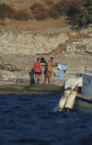 Bodrum'da mide bulandıran görüntüler! Utanmadan bir de sırıttılar