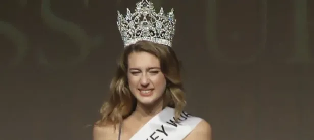 Itır Esen'in tacı geri alındı!