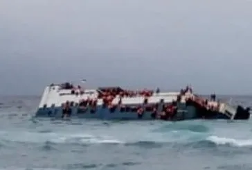 130 kişiyi taşıyan tekne battı