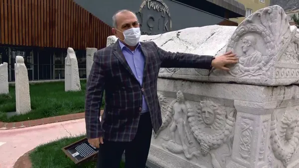 tam-tamina-1700-yillik-beddua-bile-hirsizligi-engelleyemedi-1617002458355.jpg Tam tamına 1700 yıllık beddua bile hırsızlığı engelleyemedi-6