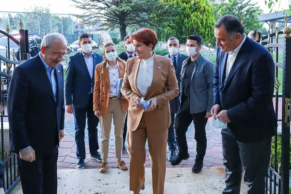 meral-aksener-ve-kemal-kilicdaroglu-iftarda-bulustu-1620595360209.jpg Meral Akşener ve Kemal Kılıçdaroğlu iftarda buluştu-2