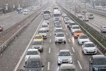 Beklenen kar yağışı başladı trafik kilitlendi!