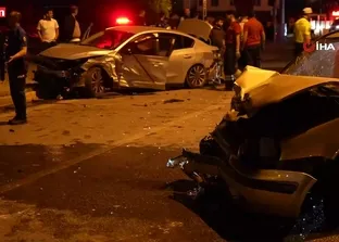 Otomobiller kafa kafaya çarpıştı: 5 yaralı