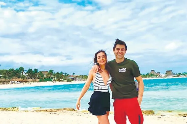 Cansel Elçin ve Zeynep Tuğçe Bayat balayında