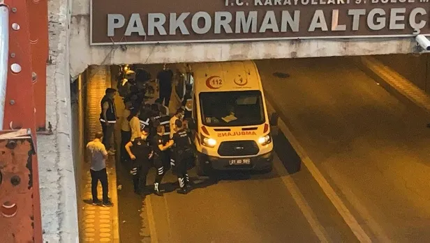 diyarbakirda-kontrolden-cikan-otomobil-kopruden-uctu-1620931647706.jpeg Diyarbakır'da kontrolden çıkan otomobil köprüden uçtu-3