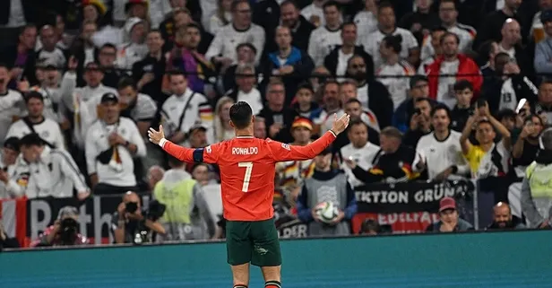 Cristiano Ronaldo, Almanya maçında fileleri havalandırarak kariyerinin 937. golünü attı.