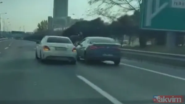 Trafikte akılalmaz görüntüler! Camdan sarkıp dehşet saçtı - 7