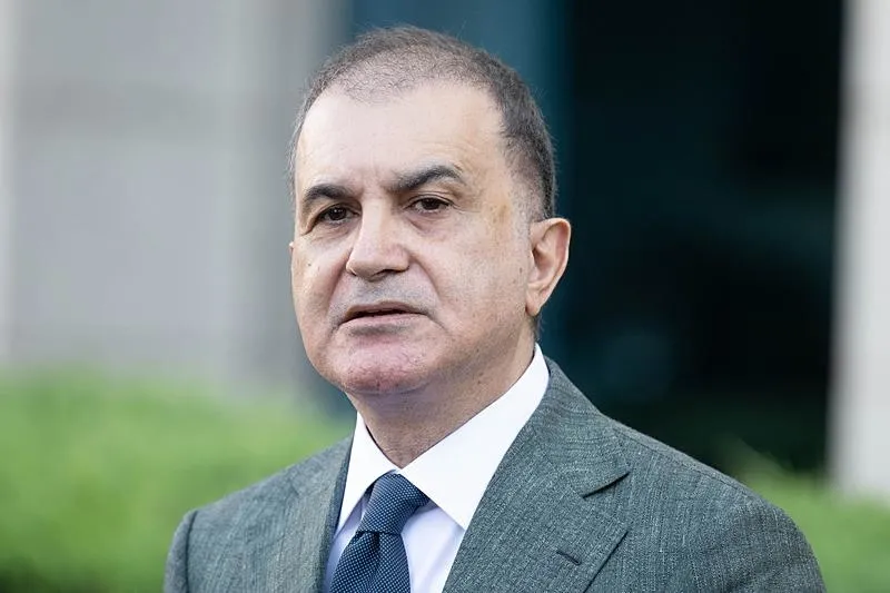 AK Parti Genel Başkan Yardımcısı ve Parti Sözcüsü Ömer Çelik, parti genel merkezinde, basın mensuplarına açıklama yaptı. (AA)