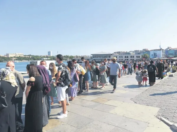 vatandas-salgin-yokmus-gibi-davrandi-bakan-koca-uyardi-birinci-dalga-sahillere-indi-dikkatli-olalim-1596412682039.jpeg Vatandaş salgın yokmuş gibi davrandı, Bakan Koca uyardı: "Birinci dalga sahillere indi dikkatli olalım"-1