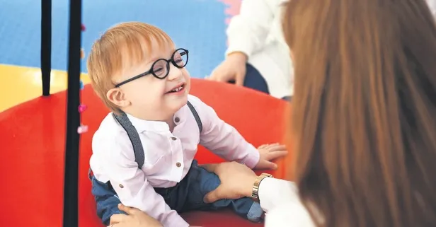 Down sendromlu Mehmet Akif yürüyüp konuşmaya başladı