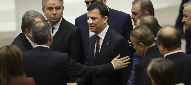 AK Parti'li Şahin burnunu kıran CHP'liyi açıkladı