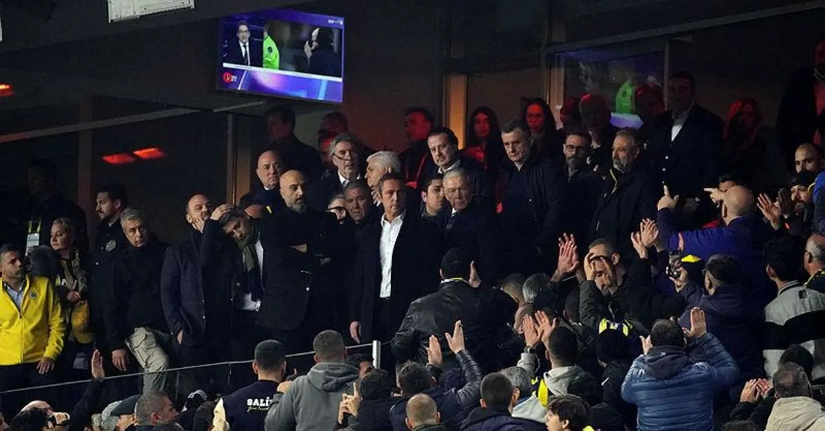 Galatasaray’ın Kadıköy galibiyeti Fenerbahçe’yi karıştırdı! Sarı-Lacivertli taraftarlardan istifa çağrısı