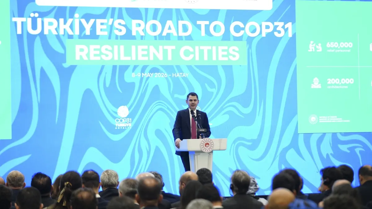 hatayda-turkiyenin-cop31e-giden-yolu-direncli-sehirler-programi-1778237148002.jpeg En büyük yeniden inşa süreci | Bakan Kurum: Yarım milyon konutu sıfır enerjili bina konseptine göre tasarladık-4