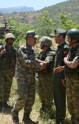 Orgeneral Akar Şırnak'ta askerlere seslendi