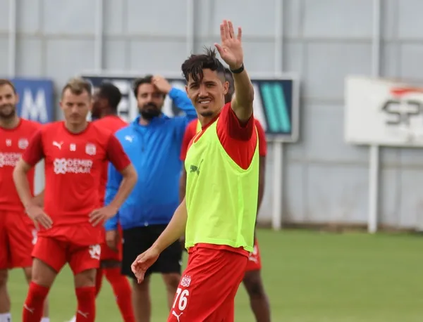 transfer-haberleri-faycal-fajr-sivasspora-veda-etti-1655731264458.jpg Transfer haberleri: Fayçal Fajr Sivasspor'a veda etti!-4