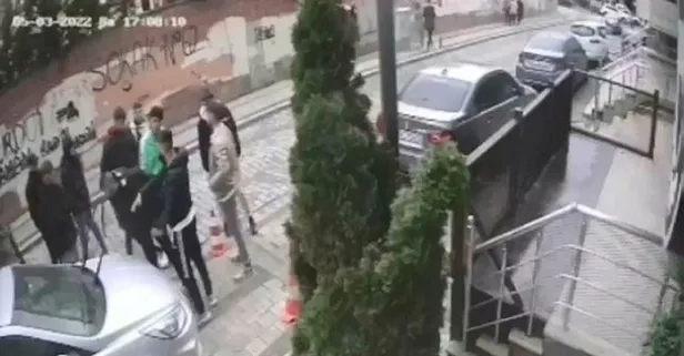 Sancaktepe'de sokak ortasında silahlı kavga