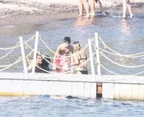 Volkan Demirel Bodrum’da köpeğiyle deniz keyfi yaptı