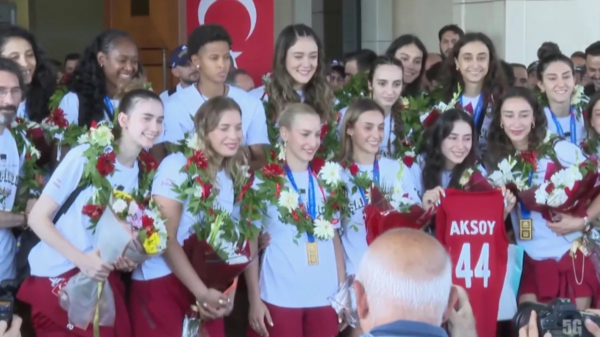 Filenin Sultanları yurda döndü! Coşkulu karşılama