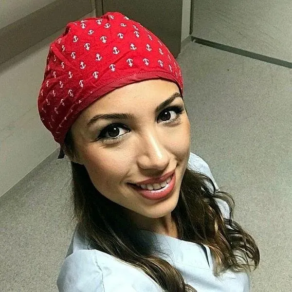 Küçük Ada aynı evde olan doktor annesine hasret kaldı Sana sarılmayı