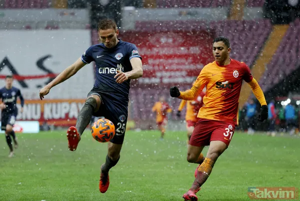 Bu Da İlk Yarı Üretkenliğinin İkinci Yarıda Ortadan Kalkmasına Neden Oldu. Muslera'nın Yan Topta Yaptığı Zamanla Hatasıyla Kasımpaşa Beraberliği Yakaladı...