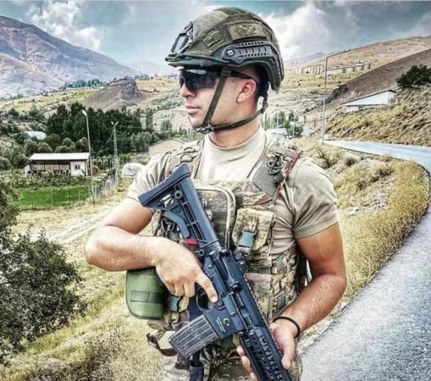 milli-savunma-bakanligi-pence-kilit-operasyonunda-uzman-cavus-ibrahim-hanin-sehit-oldugunu-duyurdu-1665604009108.jpg Milli Savunma Bakanlığı Pençe-Kilit Operasyonu'nda Uzman Çavuş İbrahim Han'ın şehit olduğunu duyurdu-2
