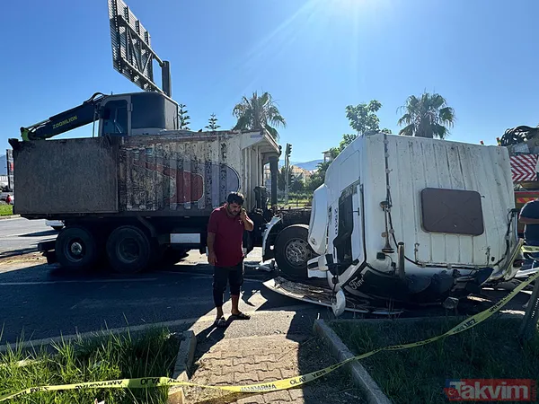 Antalya'da feci kaza: Şoför mahali yerinden koptu - 3