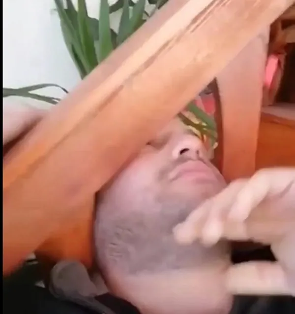 rize-kafasi-merdiven-korkuluguna-sikisan-vatandas-gulumsetti-1641715899504.jpg Rize'de kafası merdiven korkuluğuna sıkışan vatandaş gülümsetti-2