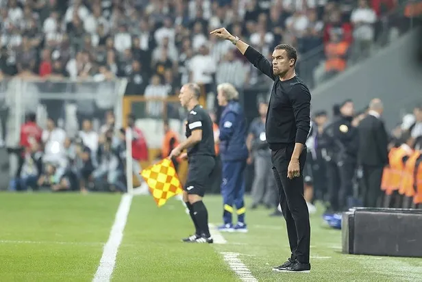 derbi-mactaki-futbolun-faturasi-valerien-ismaele-kesildi-1664834340866.jpeg Derbi maçtaki futbolun faturası Valerien Ismael'e kesildi-3