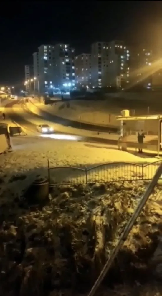 Pendik’de 4 kişinin ölümden döndüğü kaza kamerada-2