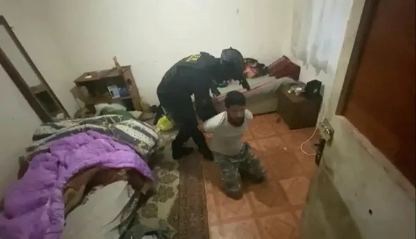 Son dakika: İçişleri Bakanlığı açıkladı: Canlı bomba eylemi yapmaya hazırlanan DEAŞ'lı 3 kişi yakalandı-3