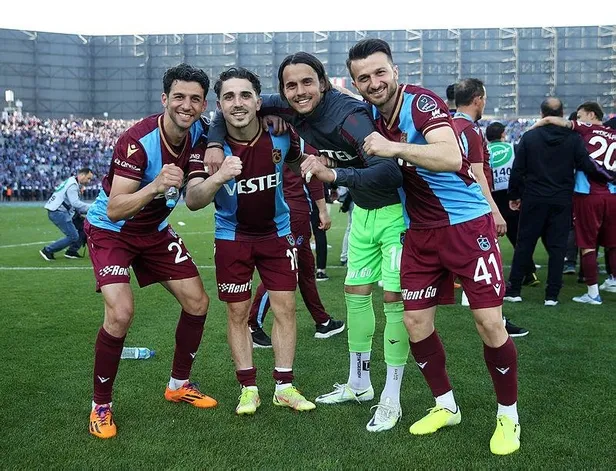 sampiyon-trabzonspor-isntabulda-da-govde-gosterisi-yapti-1652653822053.jpeg