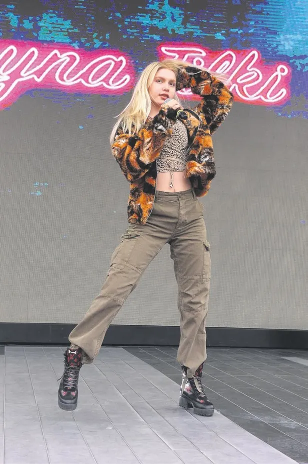 Her konserinde izdiham yaratan Aleyna Tilki kural bozmadı-1