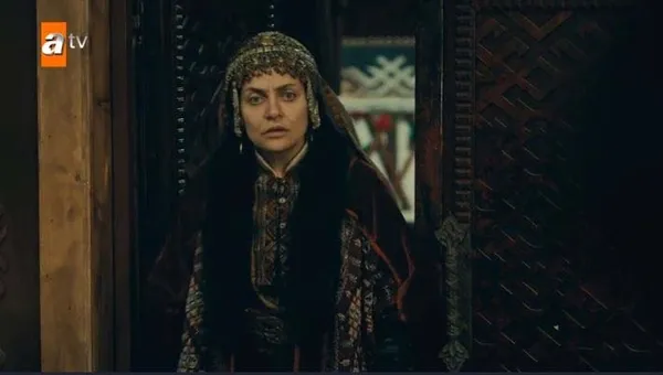 kurulus-osmanda-nefes-kesen-sahne-selcan-ana-bala-hatun-ve-malhun-hatunu-mari-kurtardi-1646251035916.jpg Kuruluş Osman’da nefes kesen sahne: Selcan Ana, Bala Hatun ve Malhun Hatun’u Mari kurtardı!-4