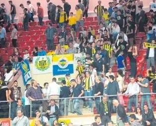 Olaylı derbi Fener’in