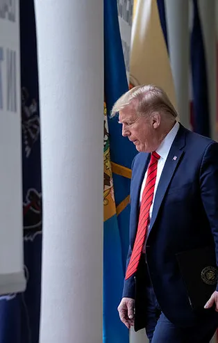 Dünya bunu konuşuyor! Çinli gazetecinin sorusu ABD Başkanı Donald Trump'a kürsü terk ettirdi!