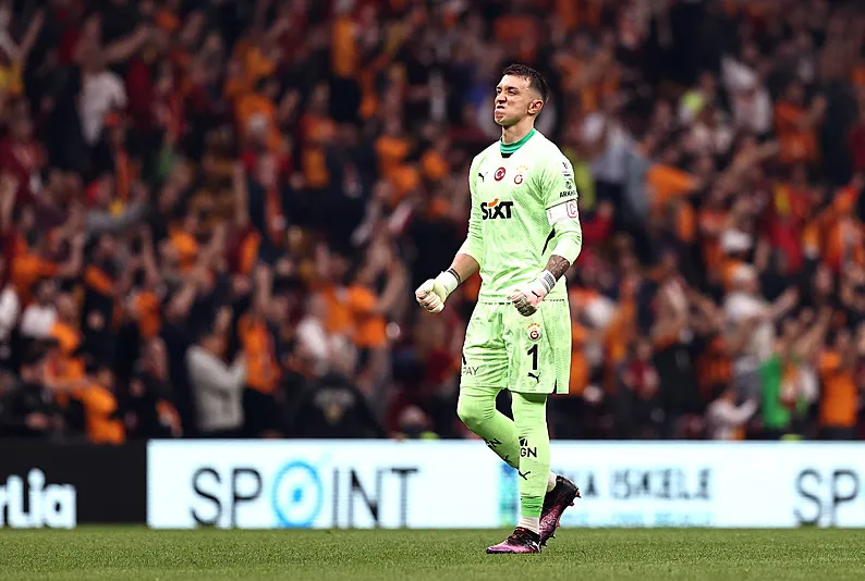 Muslera’dan ayrılık habercisi hareket!