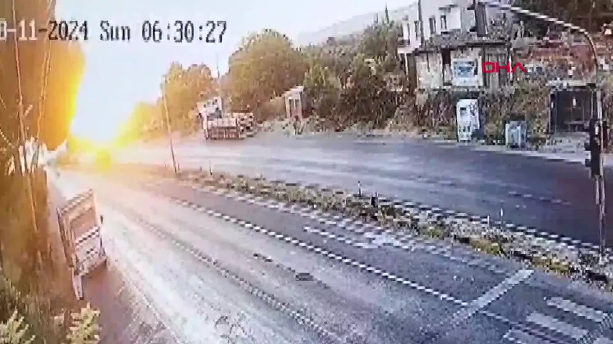 Manisa'da feci kaza! Hafif ticari araç, kamyona çarptı: 4 ölü, 3 ağır yaralı