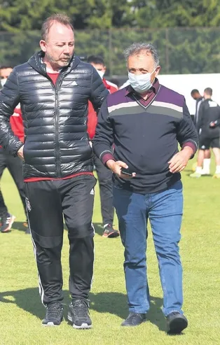 Beşiktaş Başkanı Ahmet Nur Çebi, acı tabloyu açıkladı: 2023'te borç 4 milyar TL’yi aşabilir