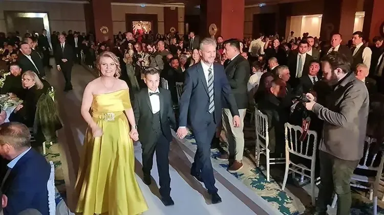 rusveti-sunnet-dugunuyle-akladilar-1784936563451.jpeg CHP'li İzmit Belediyesi'ndeki yolsuzluk soruşturmasında şoke eden itiraflar: Sünnet düğününü rüşvete kılıf yaptılar-2
