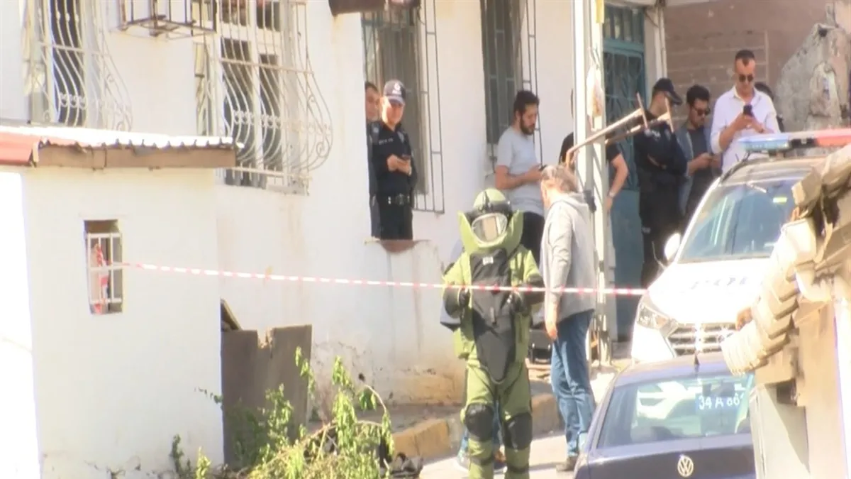 Beyoğlu'nda panik anları! Şüpheli paket polisi harekete geçirdi