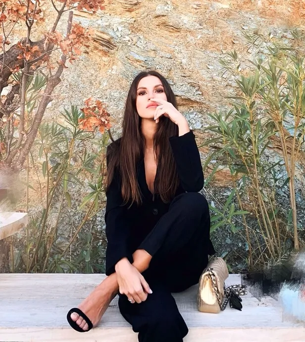 16-senelik-rolunu-birakip-geliyor-camdaki-kizdaki-yeni-roluyle-kariyerine-ivme-kazandiracak-1637857859104.jpg 16 senelik rolünü bırakıp geliyor! Camdaki Kız'daki yeni rolüyle kariyerine ivme kazandıracak-4