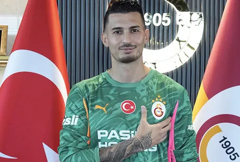 Uğurcan Çakır Galatasaray formasını giydi