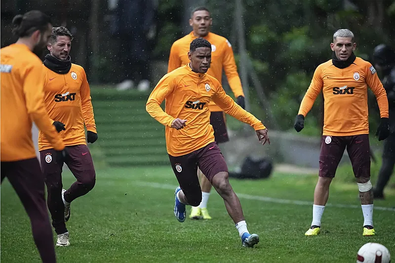 Okan Buruk'tan 2 flaş karar! İşte Galatasaray'ın Pendikspor maçı 11'i - 17