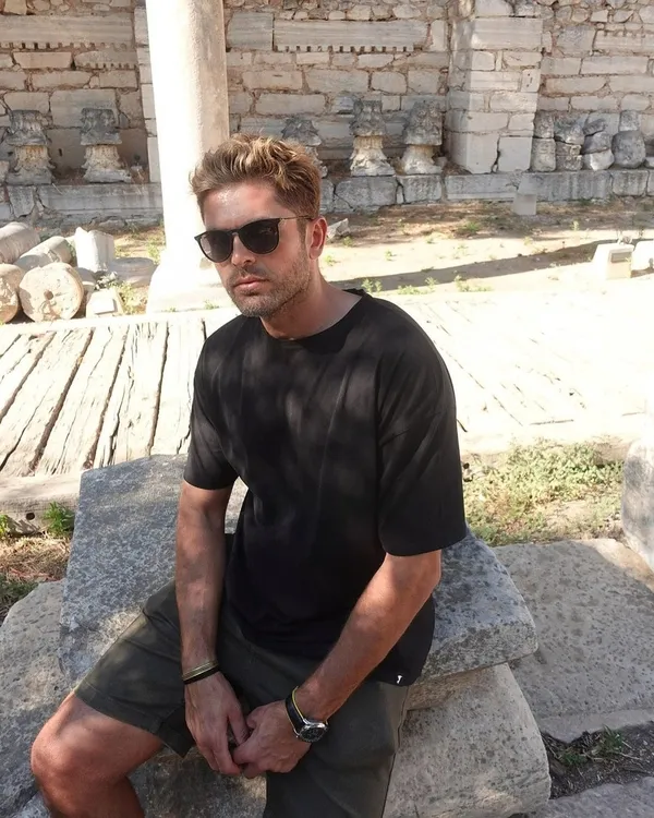 sude-burcu-ile-mert-ocal-doludizgin-devam-ediyor-survivor-asiklari-sosyal-medyayi-salladi-nisa-bolukbasi-elind-1657904458131.jpg Sude Burcu ile Mert Öcal doludizgin devam ediyor! Survivor aşıkları sosyal medyayı salladı! Nisa Bölükbaşı elinden geleni yapmıştı...-3