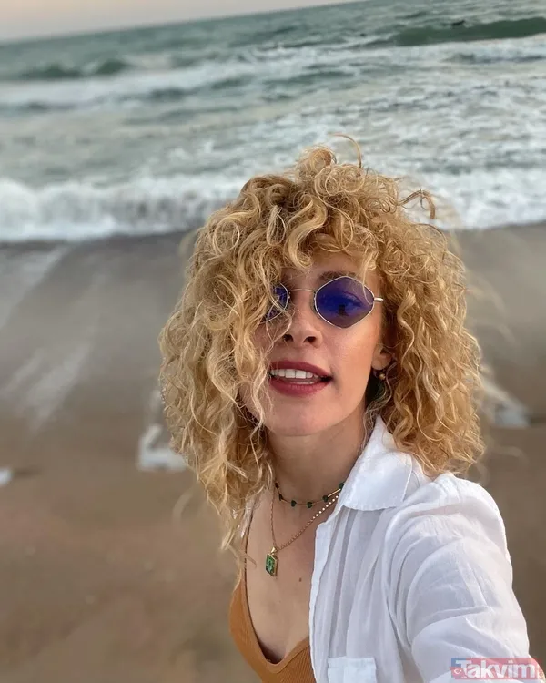 Güldür Güldür'ün Çiçek'i derin göğüs dekolteli dantelli büstiyeri ile ortalığı salladı! Açelya Topaloğlu'nu gören bir daha baktı - 5