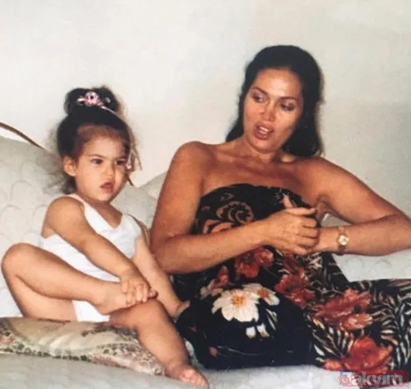 Yeşilçam'ın Sultan'ı Türkan Şoray'ın kızı Yağmur Ünal'dan 'ben de burdayım' pozları! Fizik boy pos her şey tam 'annesinin kızı' - 4