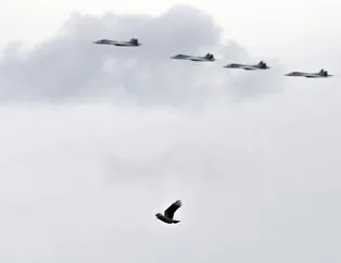 Savaş uçakları peş peşe havalandı! Putin orada