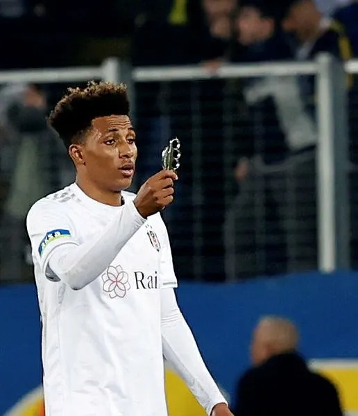 ziraat-turkiye-kupasindaki-ankaragucu-besiktas-macinda-skandal-sahaya-musta-atildi-gedson-fernandes-1674082647228.jpeg Ziraat Türkiye Kupası'ndaki Ankaragücü - Beşiktaş maçında skandal! Sahaya muşta atıldı: Gedson Fernandes...-2