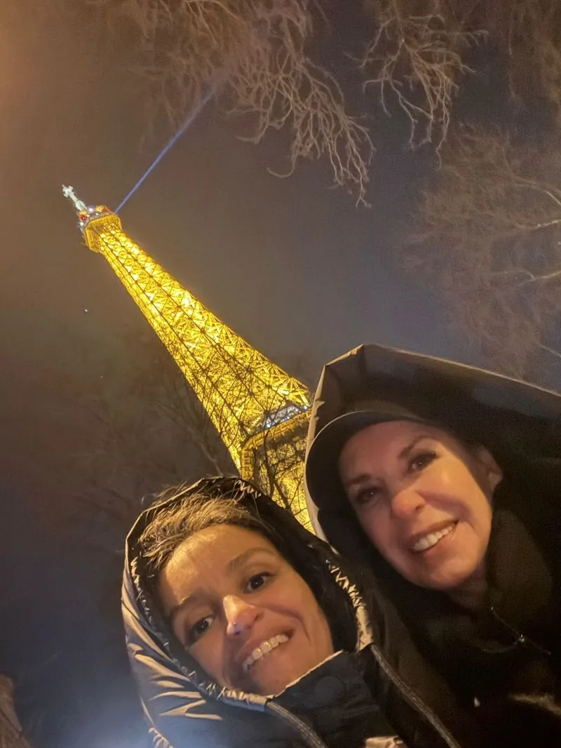 perihan-savasin-nostaljik-tarzi-cok-konusuldu-kizi-zubeyde-melek-paylasti-1774951665188.jpg Perihan Savaş’ın nostaljik tarzı çok konuşuldu! Kızı Zübeyde Melek paylaştı-6